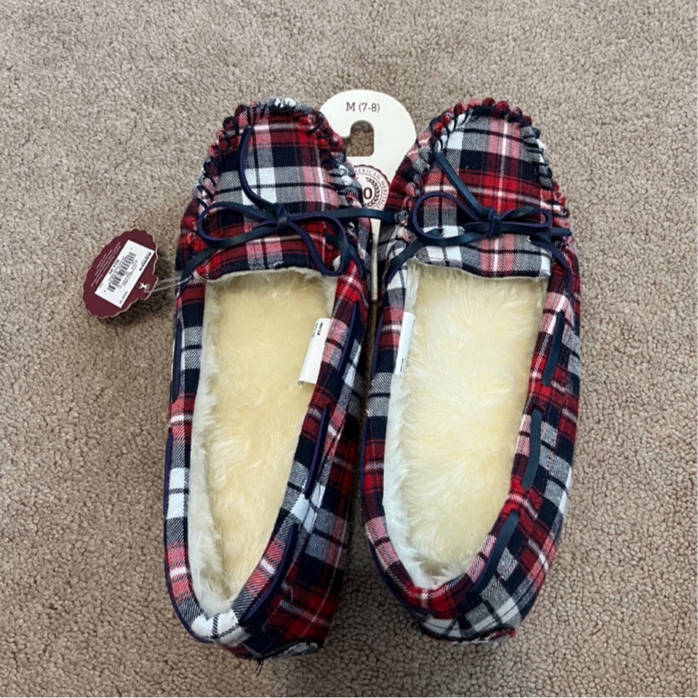 NWT plaid fuzzy slippers